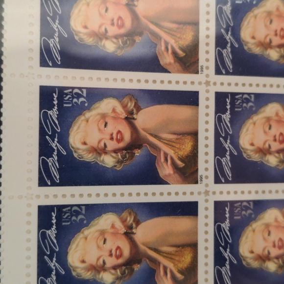 First day issue Marilyn Monroe Stamp sheet with Stamp of Some Like it Hot - Picture 4 of 7